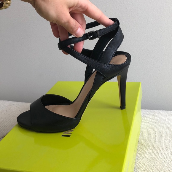 Gianni Bini Sessily Heels - Picture 4 of 8